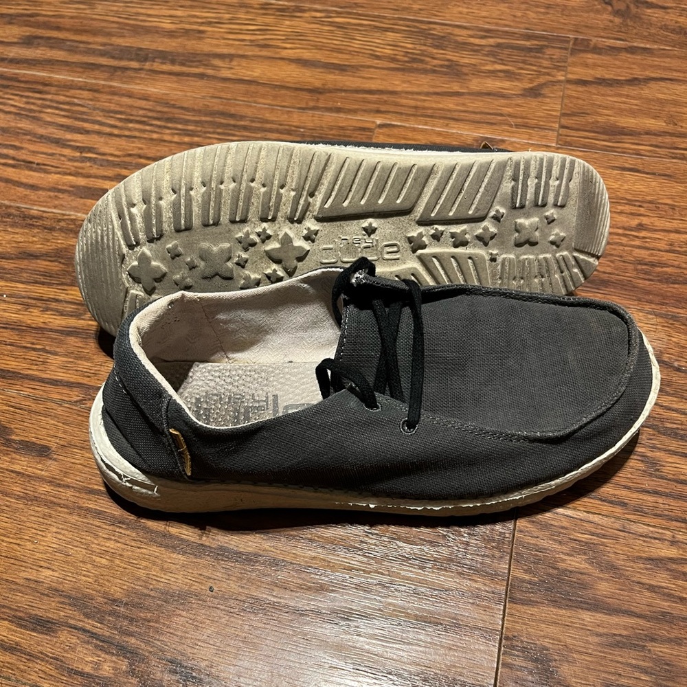 Hey dude shoes size 6